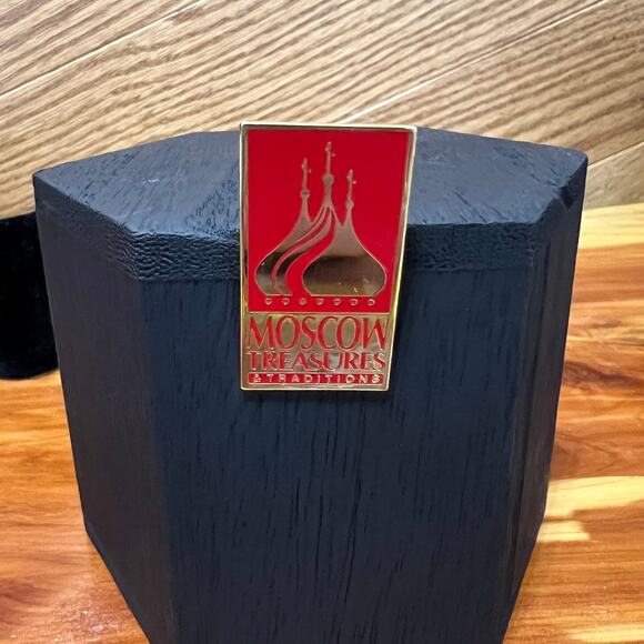 Russia Moscow Treasures & Traditions Vintage Hat Lapel Pin Sponsored Boeing - Picture 4 of 5